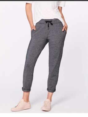 Lululemon On the Fly Pants. Size:4